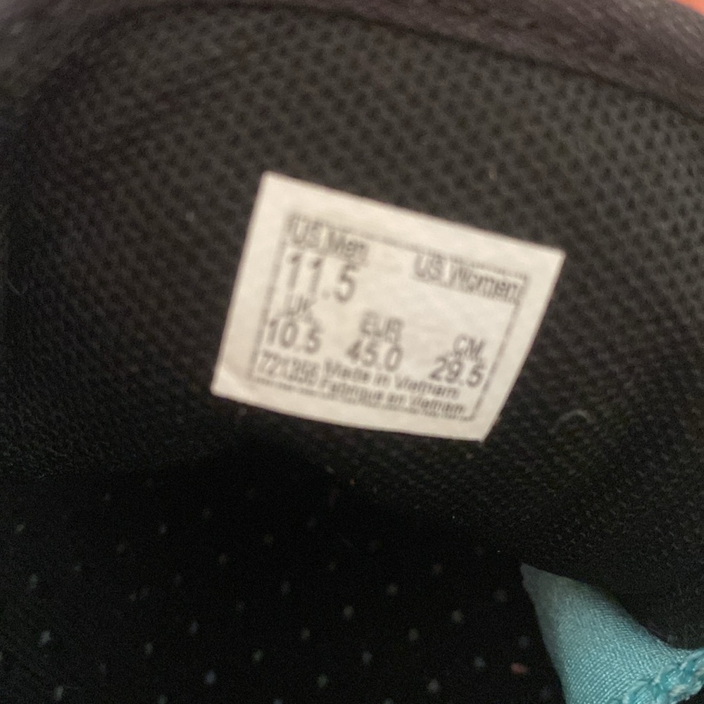 Vans - Picture 5 of 8
